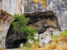 Ποιά ειναι τα Ανεξήγητα φαινόμενα σε κάποια σπήλαια της Ελλάδος