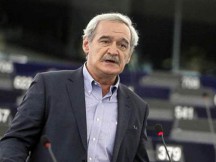 Χουντής. ΣΥΡΙΖΑ: Θα συζητηθεί η κατάργηση των παρελάσεων - Βίντεο (Με απλά λόγια θέλουν να καταργήσουν τις παρελάσεις)