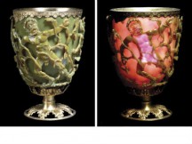 To Κύπελλο του Λυκούργου,που βρίσκεται στο Βρετανικό Μουσείο, είναι το μοναδικό δείγμα ενός πολύ ειδικού τύπου γυαλιού, γνωστό ως διχροϊκό, που αλλάζει χρώματα όταν το κρατά κανείς κοντά σε φως.