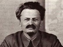 ΓΕΝΝΗΘΗΚΕ ΕΒΡΑΙΟΣ ΚΑΙ ΠΕΘΑΝΕ ΠΡΟΔΟΤΗΣ! ΑΥΤΟ ΕΙΝΑΙ ΤΟ ΑΛΗΘΙΝΟ ΟΝΟΜΑ ΤΟΥ ΚΟΜΠΛΕΞΙΚΟΥ ΤΡΟΤΣΚΙ... ΓΙΑΤΙ ΤΟ ΑΛΛΑΞΕ ΑΡΑΓΕ;;;