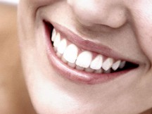 Ελληνίδα επιστήμονας εφηύρε ουσία που αναπλάθει φυσικά τα δόντια!