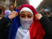 Γάλλος δημοσιογράφος ζητά την απέλαση των μουσουλμάνων από τη Γαλλία