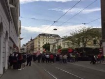 Έδειξαν ποιοι τους ΥΠΟΚΙΝΟΥΝ: Με Αλβανικές και ...ΑΜΕΡΙΚΑΝΙΚΕΣ σημαίες στα χέρια και φωνάζοντας "UCK-UCK", Αλβανοί διαμαρτυρήθηκαν στη Βιέννη!!!