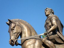 Στήνεται άγαλμα του Μ. Αλεξάνδρου στον πεζόδρομο της Ακρόπολης