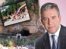 Ο αλβανόφιλος δήμαρχος της κατεχόμενης Χιμάρας πήρε 40.000 δολάρια για να... καταστρέψει αρχαιοελληνικό μνημείο!