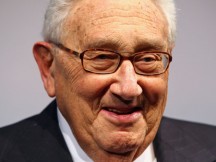 Kissinger: «Όσοι απορρίπτουν το Παγκόσμιο Σύστημα είναι Τρομοκράτες»! (Βίντεο)