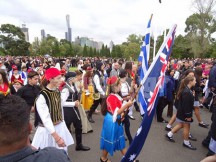 Βούλιαξαν την Αυστραλία! 15.000 Έλληνες γιόρτασαν στην Μελβούρνη την εθνική επέτειο της 25ης Μαρτίου!!!
