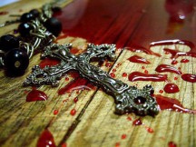 ΦΡΙΚΤΟ ΡΑΤΣΙΣΤΙΚΟ ΕΓΚΛΗΜΑ ΣΤΑ ΠΑΤΗΣΙΑ: ΚΤΗΝΗ μαχαίρωσαν έγκυο γυναίκα για να της πάρουν τον σταυρό!