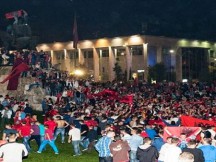 Συνθήματα μίσους από τους Αλβανούς που εισέβαλλαν σε μειονοτικό χωριό στη Β.Ήπειρο: «Θα σας κάψουμε Χριστιανοί»