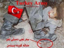 ΖΩΑ! Τούρκος στρατιώτης συνθλίβει το χεράκι παιδιού στο Κουρδιστάν...