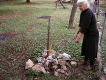 Η Μάνα των νεκρών της Αλβανίας ξεσπά: «Ε, μο διάολε, Εγώ τους νεκρούς μου δεν θα τους προδώσω»!!!