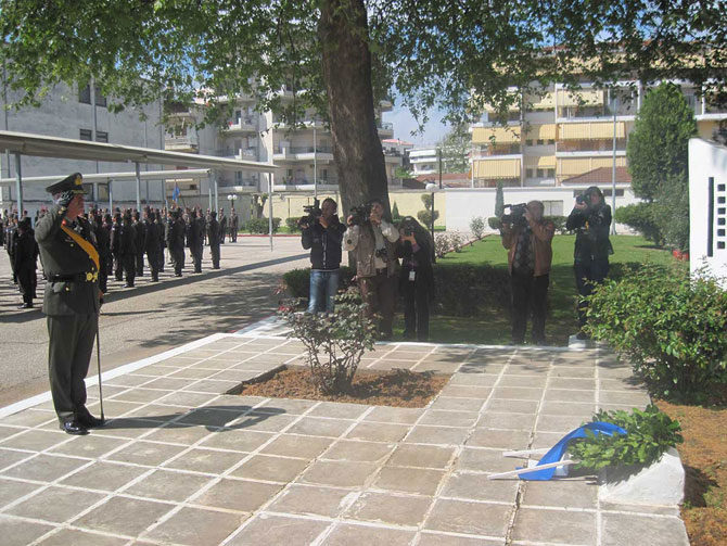 h_polemiki_simaia_tou_5ou_suntagmatos_paredo8i_sti_smy_eno_oi_spoudastes_calloun_ton_e8niko_amno_binteo-3 h_polemiki_simaia_tou_5ou_suntagmatos_paredo8i_sti_smy_eno_oi_spoudastes_calloun_ton_e8niko_amno_binteo-3.JPG