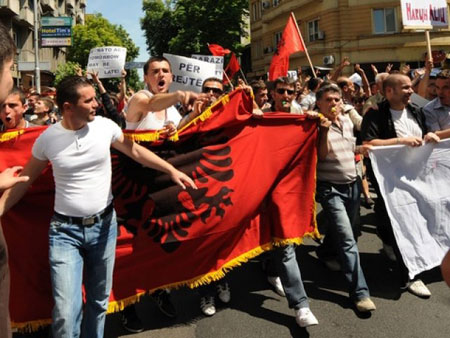 Η εθνική υπερηφάνεια των Αλβανών ταυτίζεται με τα εγκλήματα που κάνουν;
