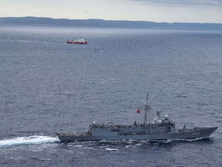 Πολεμικά πλοία "περιμένουν" το Barbaros: Σε προκεχωρημένη βάση πάει ο Α/ΓΕΝ