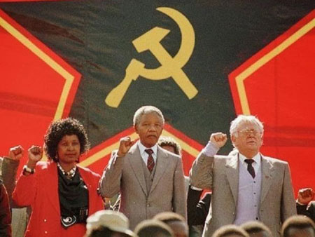 Αυτοί είναι επαναστάτες ρε! Περιουσία 3 ...ψωροεκατομμυρίων ευρώ είχε ο κομμουνιστής Μαντέλα...
