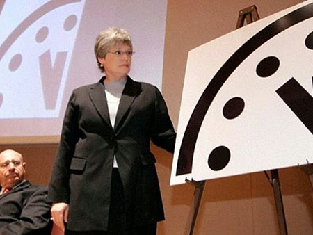 Στο «παρά τρία» πριν την παγκόσμια καταστροφή λένε οι επιστήμονες. Το διάσημο Ρολόι της Ημέρας της Κρίσης μετακίνηθηκε δύο λεπτά μπροστά!!!