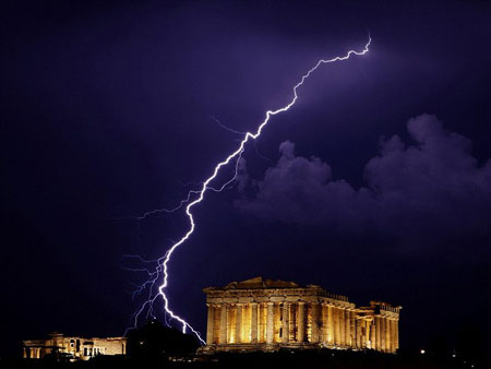 Πώς έφτασε η Ελλάδα στην οικονομική κατάρρευση