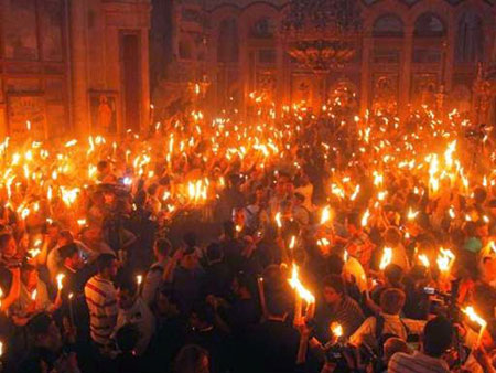 Το Άγιο Φως ας φωτίσει τις ψυχές των "συστημικών" υβριστών της Ορθοδοξίας (Βίντεο)