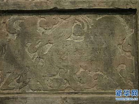 Σαρκοφάγος κινέζας βασίλισσας στολισμένη με αρχαιοελληνικά σύμβολα
