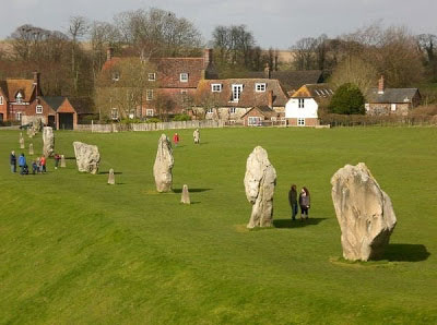 avebury-topos-mystiriakis-latreias-08 avebury-topos-mystiriakis-latreias-08.jpg