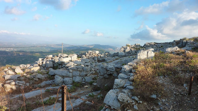 giouxtas (2) giouxtas (2).jpg