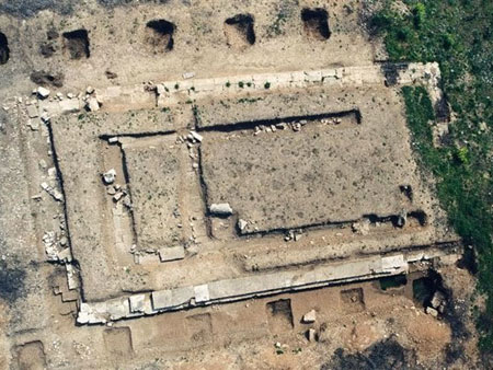 Ναός Γεωμετρικής εποχής στα θεμέλια ναού του 530 πχ στο Αίγιο
