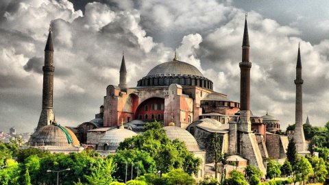 fobos-mexri-paranoias-ton-tourkon-gia-tin-agia-sofia-exei-daimonikes-dunameis